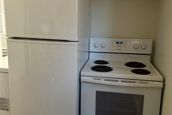 1-4 651 Flora Avenue, Winnipeg, MB R2W2S4 Photo 4