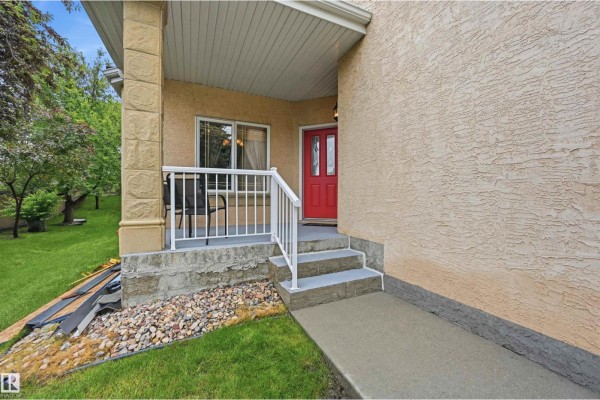 Kitchen - #1 577 Butterworth Wy Nw, Edmonton, AB T6R2Y2 Photo 3