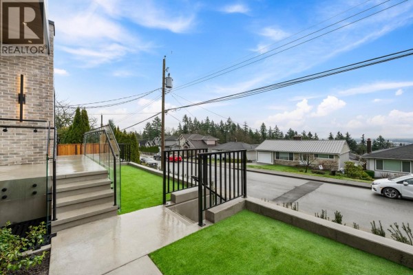 1 6107 Patrick Street, Burnaby, BC V5J3B8 Photo 5