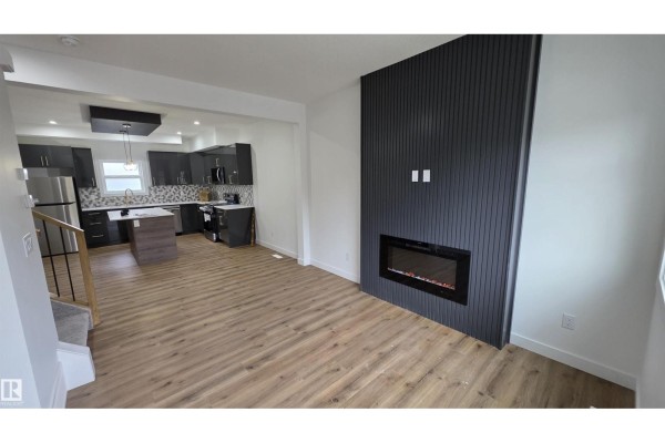 Kitchen - #1 6704 109 St Nw, Edmonton, AB T6H2A4 Photo 3