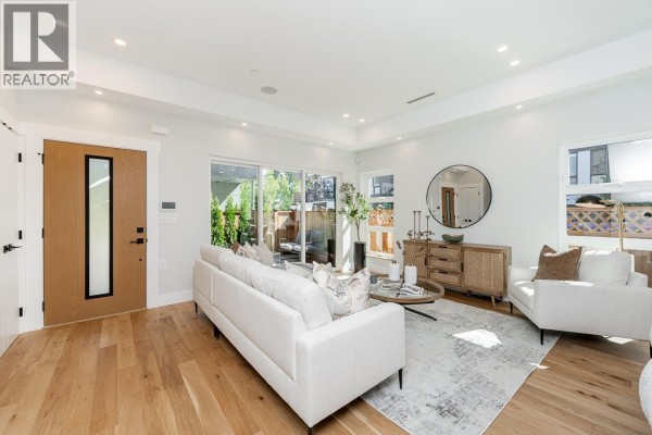 1 678 E 22nd Avenue, Vancouver, BC V5V1V4 Photo 4