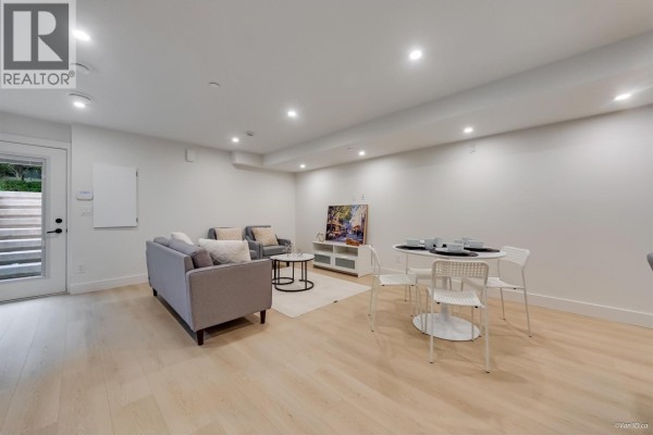 1 7270 17th Avenue, Burnaby, BC V3N1K9 Photo 5