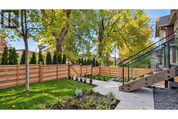 1 746 E 12th Avenue, Vancouver, BC V5T2H9 Photo 2