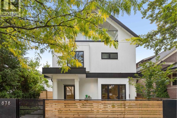 1 878 E 37th Avenue, Vancouver