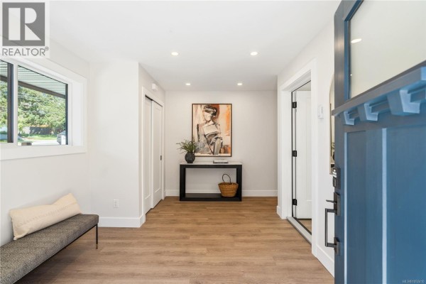 Ensuite - 1 921 Dale St, Saanich, BC V8X2V9 Photo 4