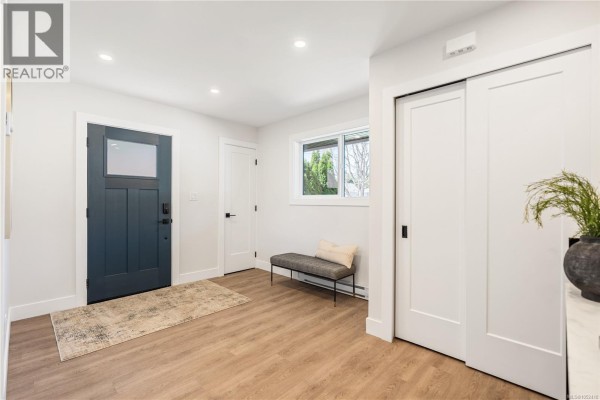 Primary Bedroom - 1 921 Dale St, Saanich, BC V8X2V9 Photo 5