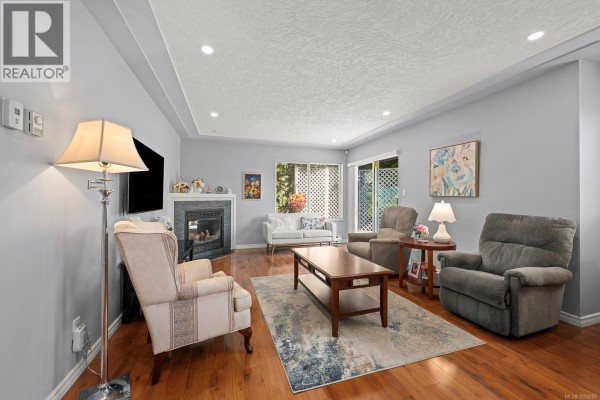 Entrance - 1 950 Braidwood Rd, Courtenay, BC V9N3R9 Photo 2