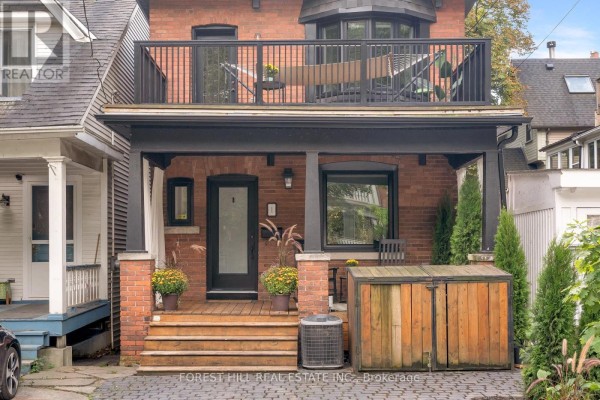 Kitchen - 1 Balmy Avenue, Toronto, ON M4E1C7 Photo 3