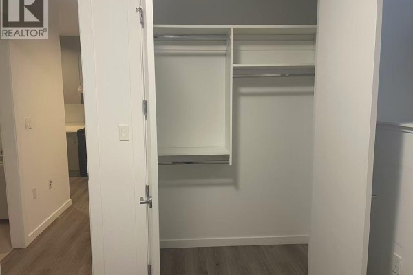 1 Bed Suite 5349 Patrick Street, Burnaby, BC V5J3B2 Photo 3