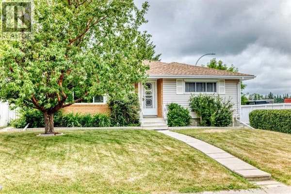 Eat in kitchen - 1 Cochrane Crescent, Cochrane, AB T4C1Z9 Photo 3