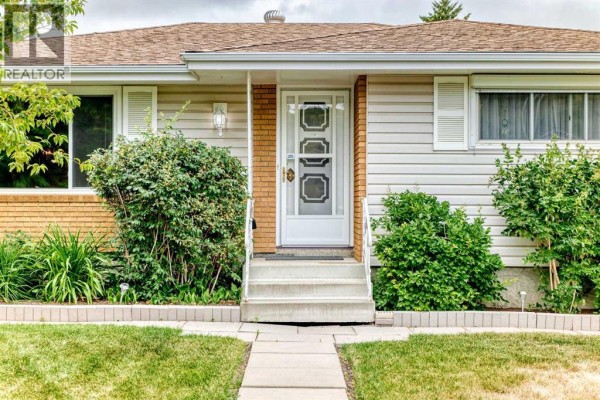 4pc Bathroom - 1 Cochrane Crescent, Cochrane, AB T4C1Z9 Photo 4