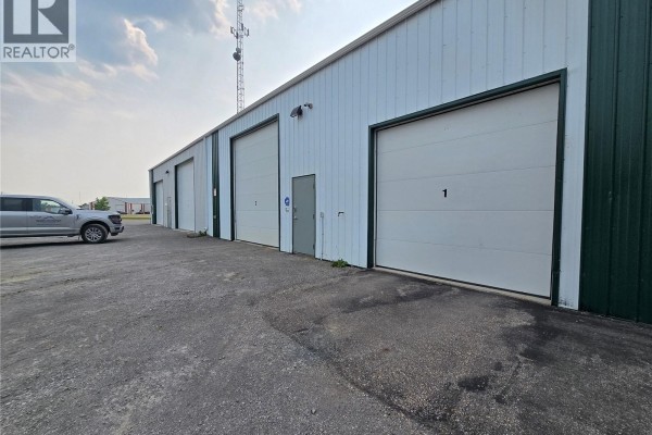 1 Eddys Avenue, Halbrite, SK S0C1H0 Photo 2