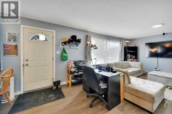 1 Forest Close, Red Deer, AB, photo 2