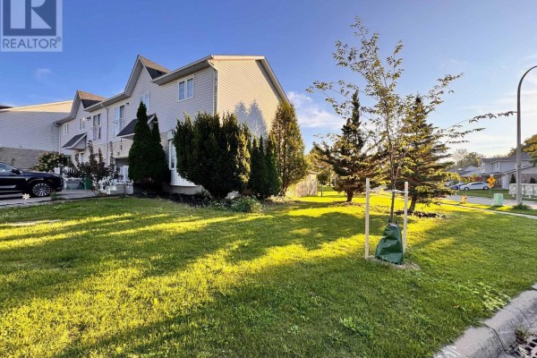 1 Golden Terrace Court, Kitchener, ON N2N3L2 Photo 4