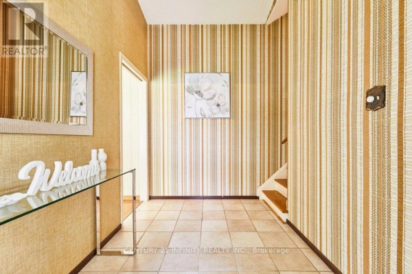 Foyer - 1 Goodland Gate, Toronto, ON M1S1V4 Photo 3