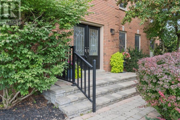 Kitchen - 1 Gowan Drive, Whitby, ON L1P1L5 Photo 5