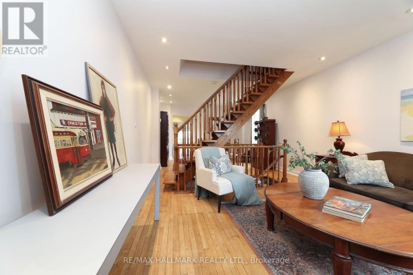 1 Lockwood Road, Toronto, ON M4L3M7 Photo 3