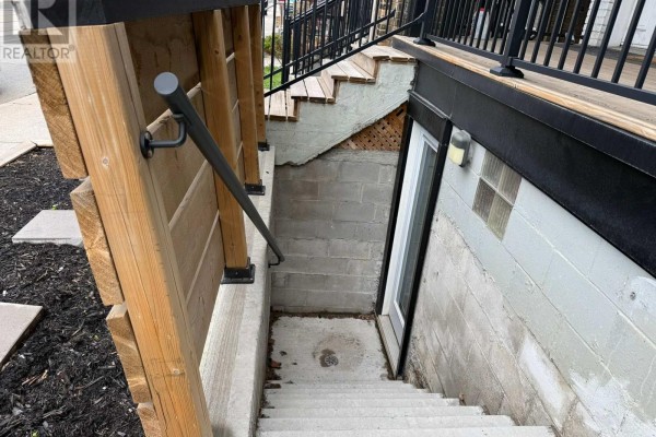 1 Lower - 2134 Dundas Street W, Toronto, ON M6R1X2 Photo 3