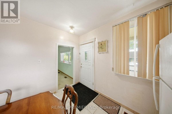 Bedroom 3 - 1 Mayo Drive, Toronto, ON M6L2X1 Photo 5