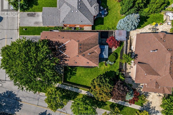 1 Mcneilage Court, Ajax, ON, photo 2