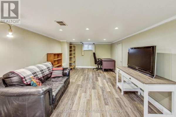 Laundry room - 1 Milne Avenue, Toronto, ON M1L1J7 Photo 4