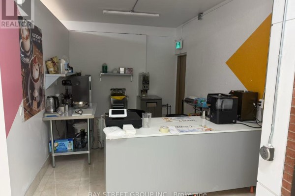 1 Or 5 - 648 Spadina Avenue, Toronto, ON M5S2H7 Photo 2