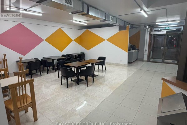 1 Or 5 - 648 Spadina Avenue, Toronto, ON M5S2H7 Photo 3