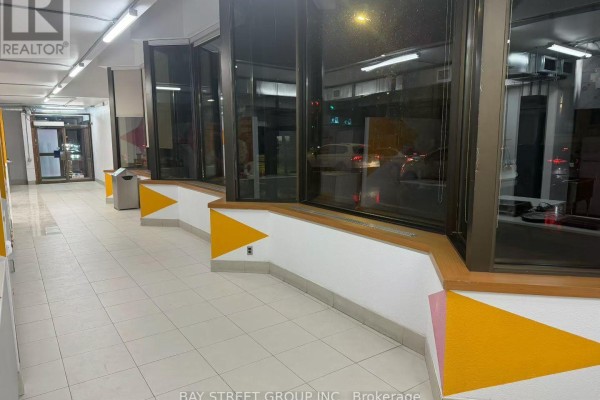 1 Or 5 - 648 Spadina Avenue, Toronto, ON M5S2H7 Photo 5