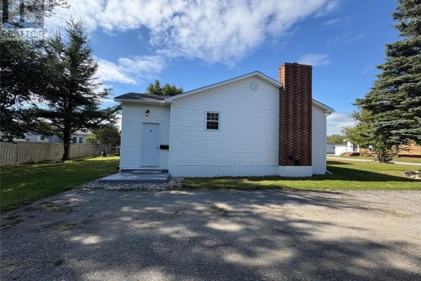 Bath (# pieces 1-6) - 1 Park Avenue, Stephenville, NL A2N1E9 Photo 4