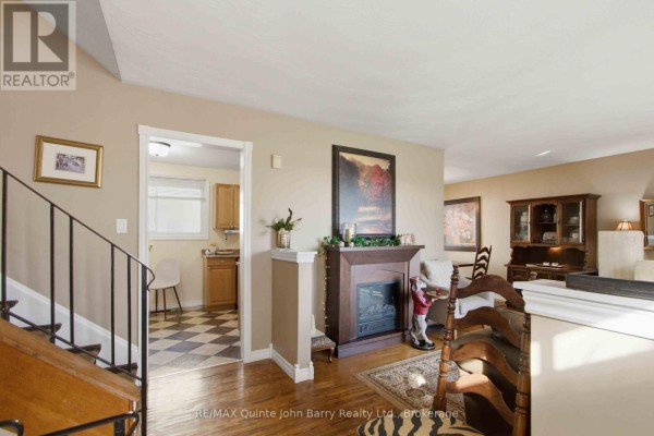 Bedroom 2 - 1 Parkside Drive, Quinte West, ON K8V5L6 Photo 5