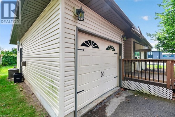 4pc Bathroom - 1 Payne Avenue, Simcoe, ON N3Y4C2 Photo 3