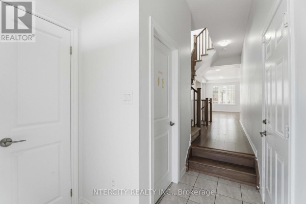 Bedroom 2 - 1 Pelican Lane, Hamilton, ON L8K0A4 Photo 5