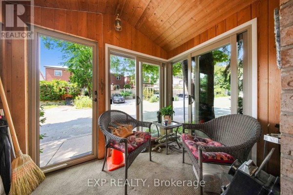 Dining room - 1 Quarry Court, Toronto, ON M4J5A6 Photo 4
