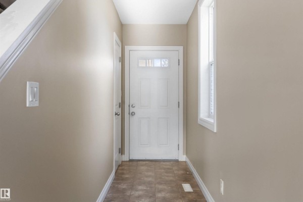 Kitchen - 1 Roseberry Ln, Fort Saskatchewan, AB T8L0M6 Photo 3