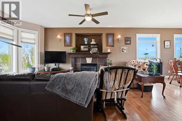 Dining room - #1 Saddle Up Estates, Rural Kneehill County, AB T0M2B0 Photo 4