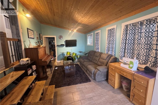 Living room - 1 Saskatchewan Avenue, Griffin Rm No  66, SK S0C1G0 Photo 3