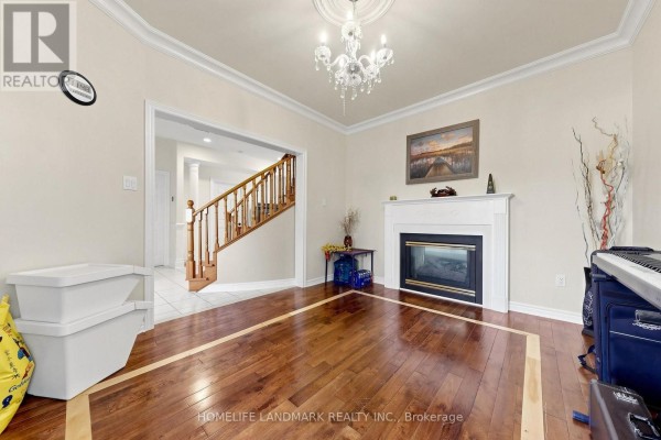 Family room - 1 Trent Street, Aurora, ON L4G7E7 Photo 4
