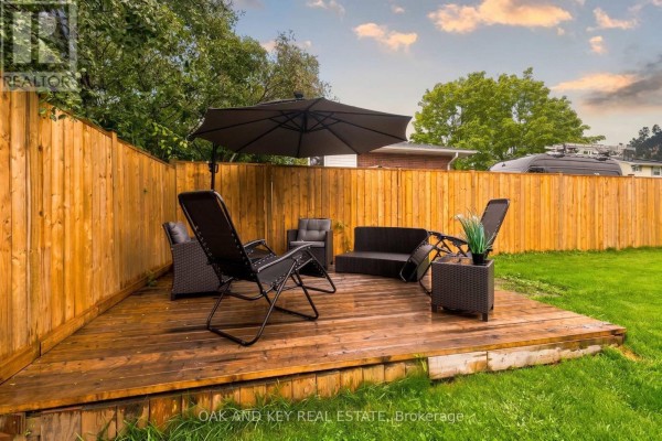 Deck with outdoor furniture and umbrella - 1 Vanier Place St Thomas
