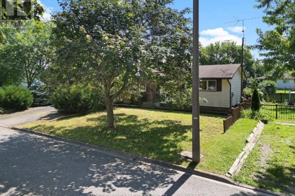 Bedroom 3 - 1 Wallace Street, St  Catharines, ON L2S3A8 Photo 5