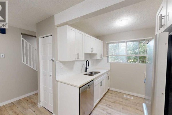 Dining room - 10, 115 Lafayette Boulevard W, Lethbridge, AB T1K4A8 Photo 2
