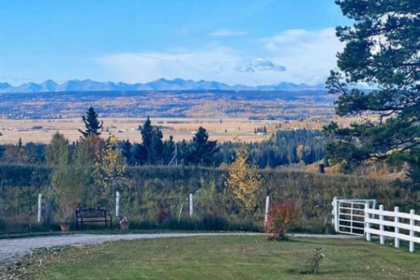 2pc Bathroom - 10, 33139 Range Road 55, Rural Mountain View County, AB T0M1X0 Photo 5