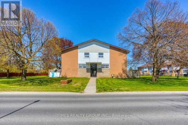 #10 - 11 Manitou Crescent W, Loyalist, ON, photo 2