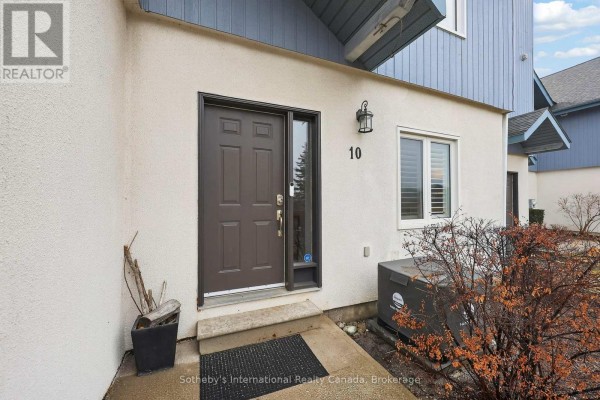 Front entrance of the townhouse at unit number 10. - 10 - 110 Kellie's Way, Blue Mountains