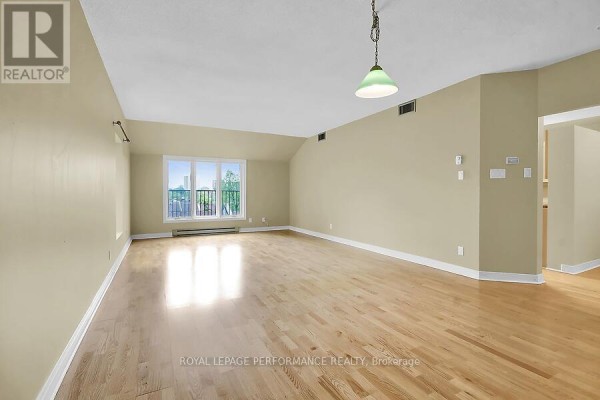 Living room - 10 - 135 Springfield Road, Ottawa, ON K1M1C5 Photo 5