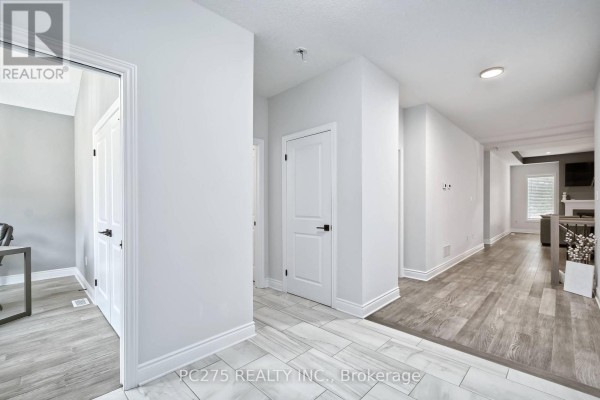 Bedroom 2 - 10 - 2022 Upperpoint Boulevard, London South, ON N6K4M9 Photo 4