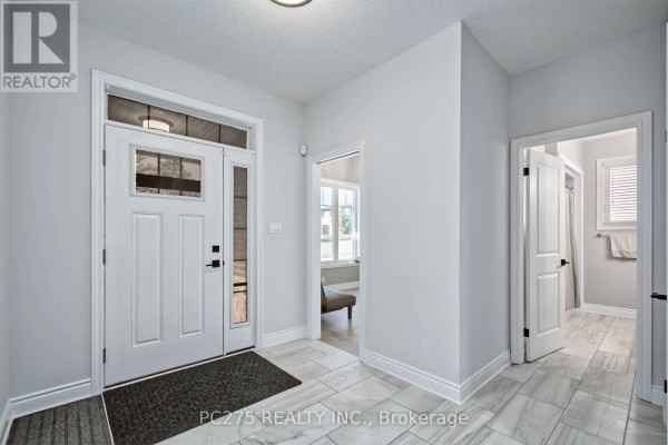 Bedroom 3 - 10 - 2022 Upperpoint Boulevard, London South, ON N6K4M9 Photo 5