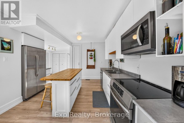 10 - 22625 Loyalist Parkway, Quinte West, ON K8V5P7 Photo 2