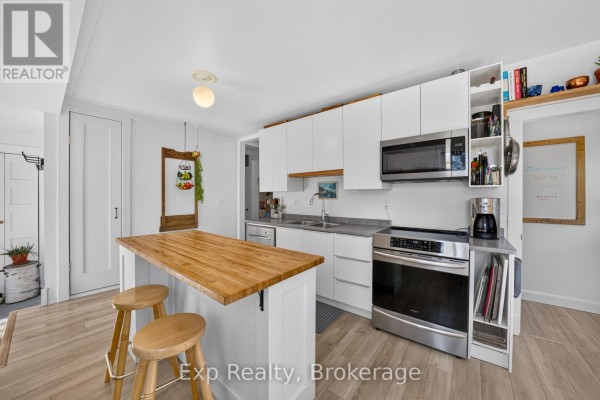 10 - 22625 Loyalist Parkway, Quinte West, ON K8V5P7 Photo 4