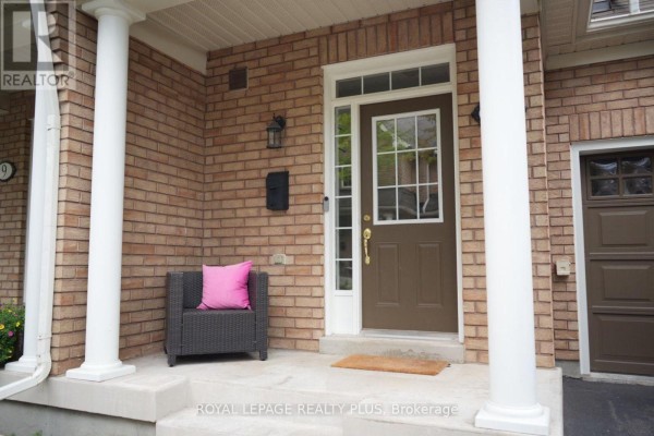 Living room - 10 - 2410 Woodward Avenue, Burlington, ON L7R1T9 Photo 3