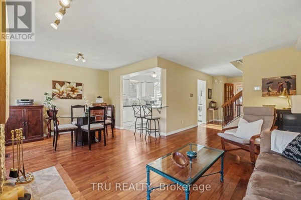 Living room - 10 - 710 Coronation Avenue, Ottawa, ON K1G4G7 Photo 5
